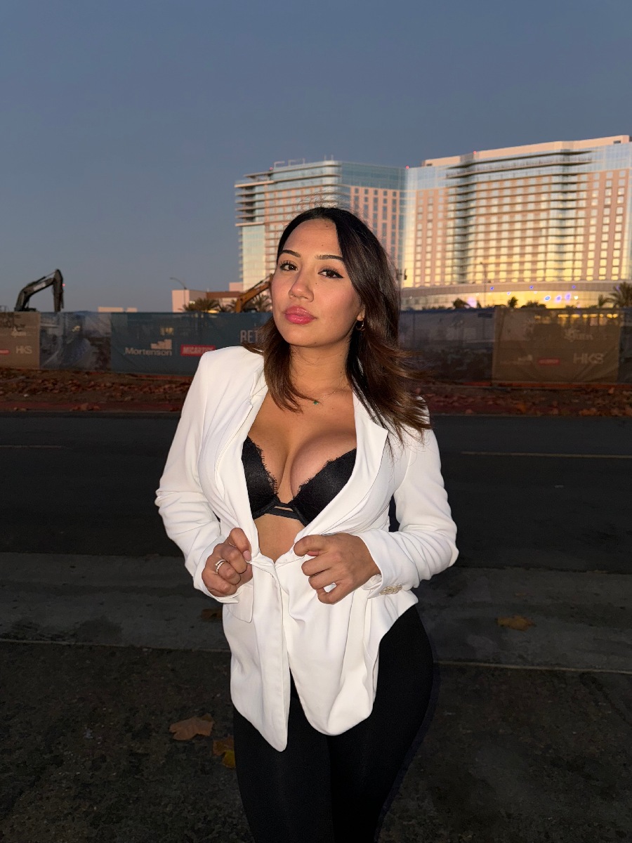 Take a pause and enjoy Ali Cruz — streaming from Tijuana